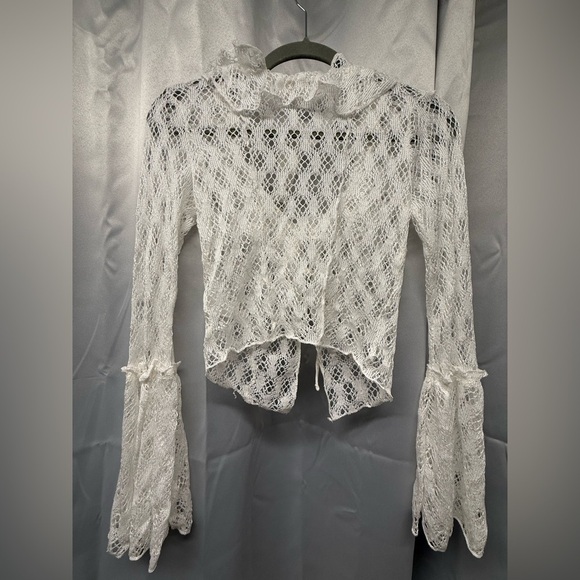 Urban Outfitters Women’s White Crochet Cardigan Size S Bell Sleeve NWT - Picture 3 of 3